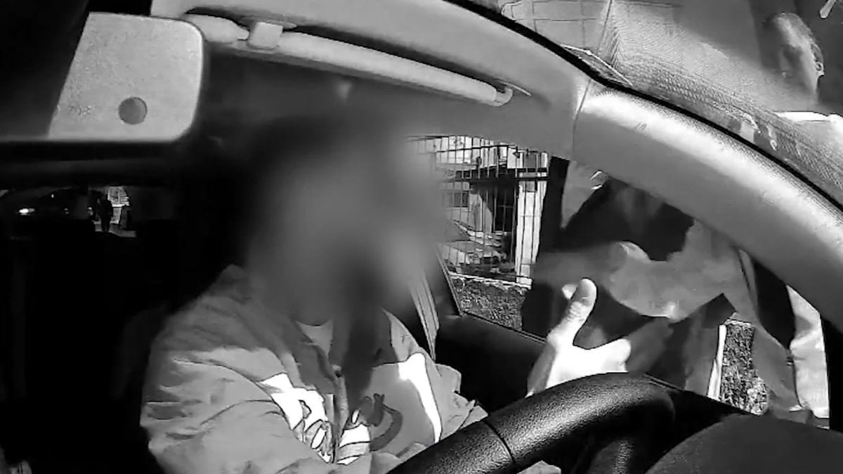 Adana'da taksiciler, uygulama sürücüsü ve kadın yolcuyu alıkoydu
