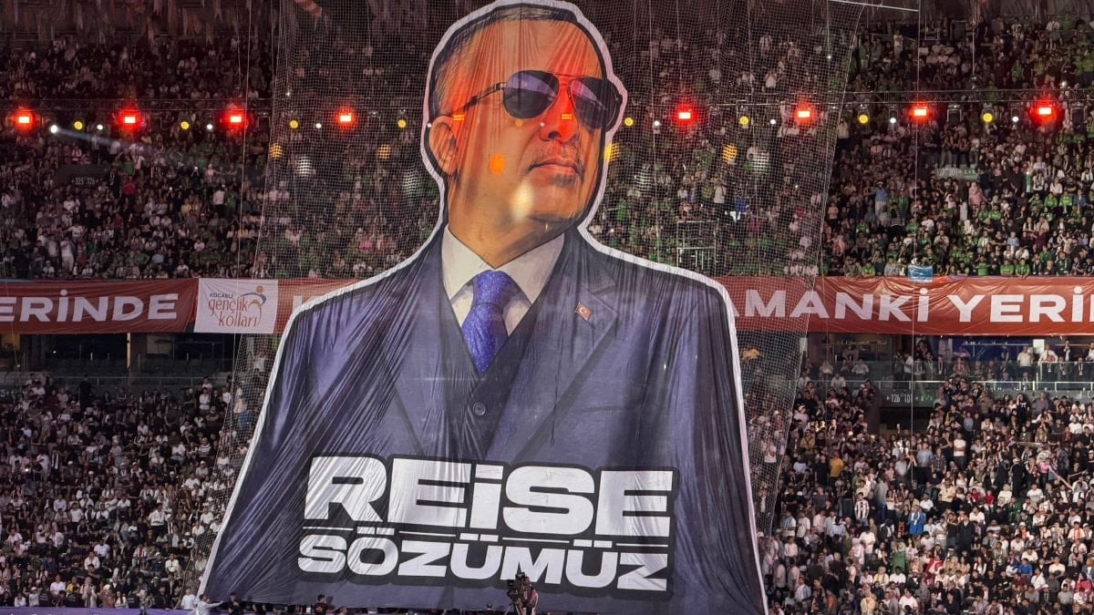 Bir Gençlik Şöleni'nde ilk defa çaldı: AK Gençlik'ten 'İyi ki varsın Erdoğan' parçası