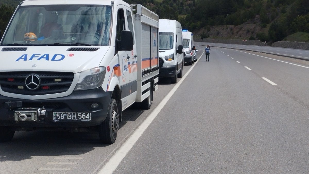 Sivas'ta otomobil takla attı, bir kişi kayboldu