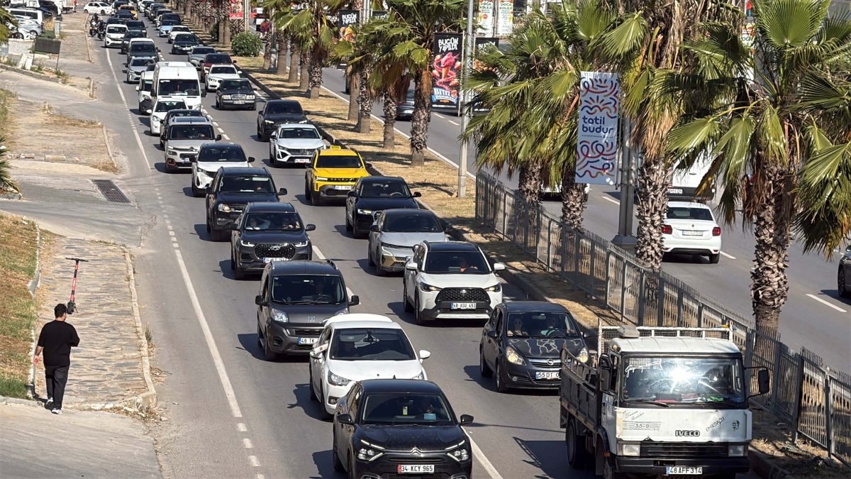 Kurban Bayramı öncesi Bodrum'a tatilci akını: 3 günde 67 bin araç girdi