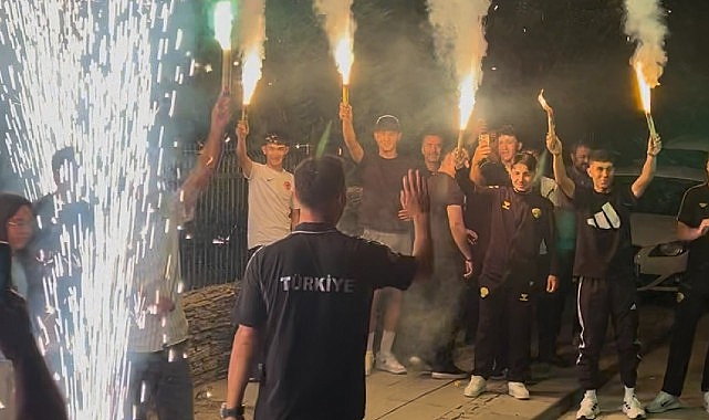 Almanya'da Ülkemizi Gururlandıran Bisikletçilerimize Coşkulu Karşılama