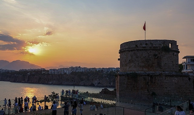 Hıdırlık Kulesi yeniden Antalyalılarla buluştu