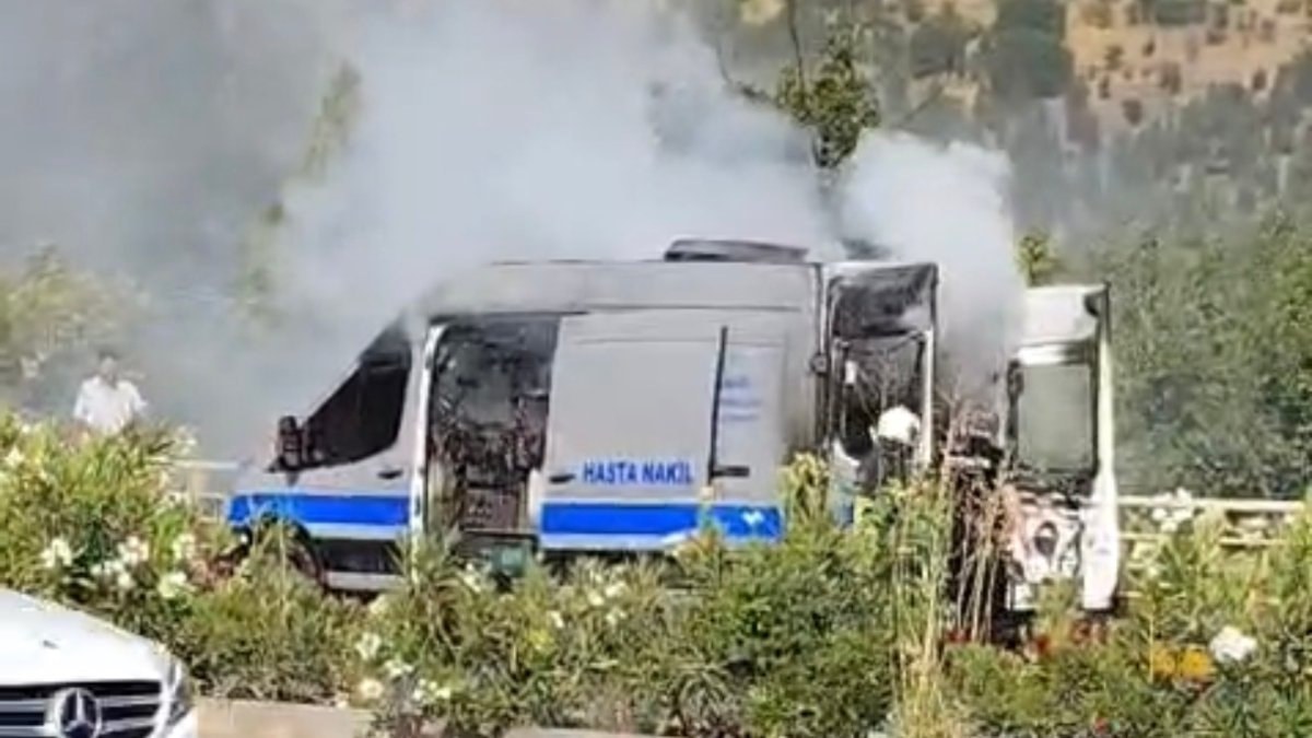 Karabük'te hasta nakil aracında yangın: Diyaliz hastasını son anda kurtardı