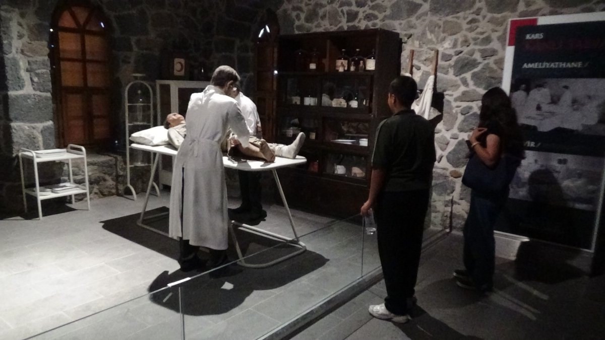Kars Kafkas Cephesi Harp Tarihi Müzesi, görenleri etkiliyor