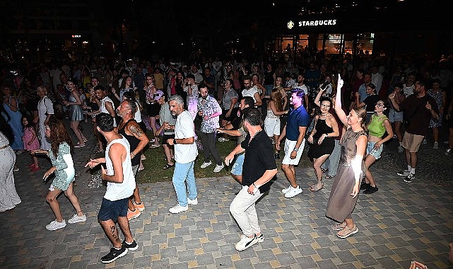 Kemer'de muhteşem Latin dans şovu