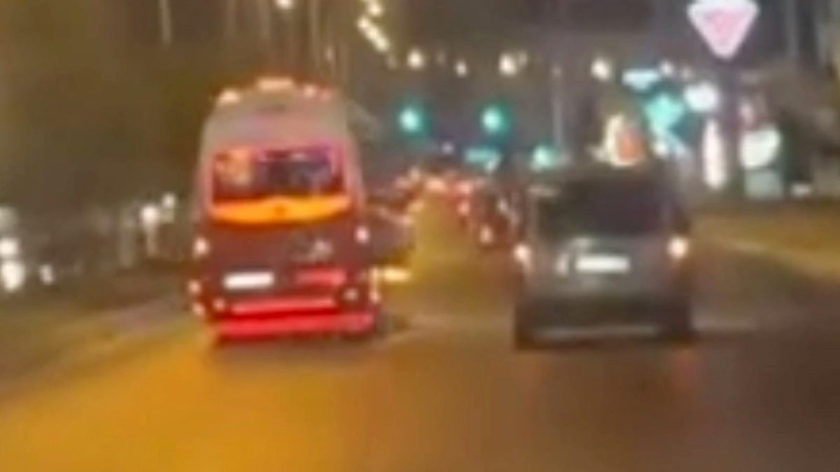 Mersin'de makas atan minibüsçü kameraya yakalandı: 90 bin TL ceza yedi