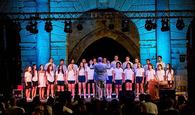 Nilüfer koroları Kıbrıs'ta sahne aldı