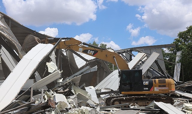 Nilüfer'de toplam 3 bin 300 metrekarelik 3 kaçak yapı yıkıldı