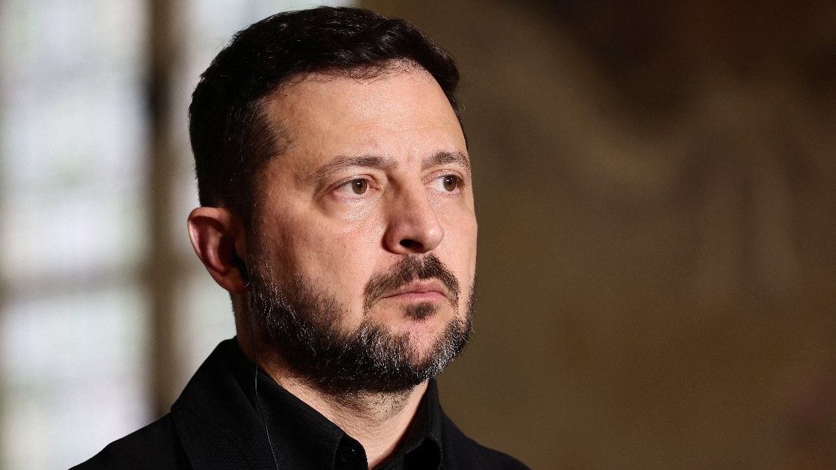 Vladimir Zelensky: Rusya'ya ait lojistik ve petrol depoları vuruldu