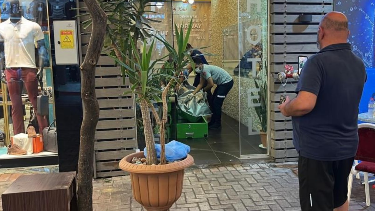 Antalya'da İsveçli turist otel odasında ölü bulundu