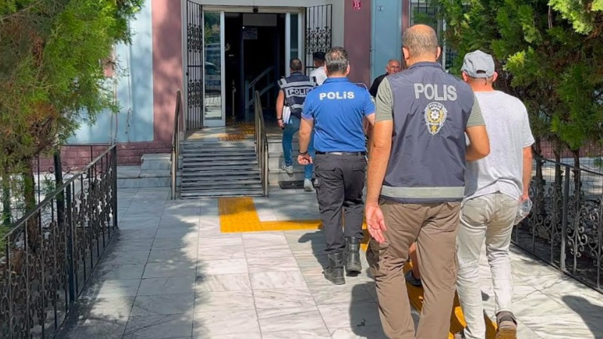 Balıkesir'de WhatsApp'tan uygulama noktalarını paylaşan 7 şüpheli yakalandı