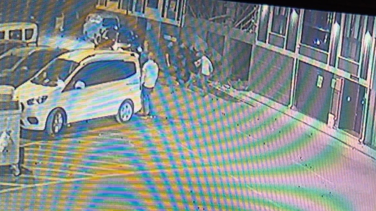 Bursa'da araç ticareti silahlı kavgaya döndü: O anlar kameraya yansıdı