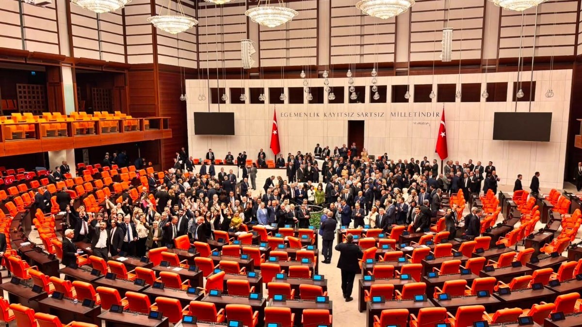 Çerçeve yasa oylamasının sonuçları belli oldu: Yeni Parti'de ret sayısı kabul sayısını geçti