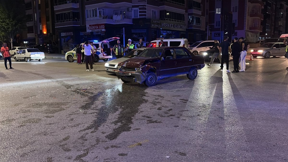 Çorum'da kaza yapan alkollü sürücü yardıma giden genci darbetti