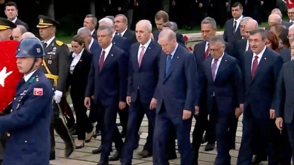 Cumhurbaşkanı Erdoğan Anıtkabir'de
