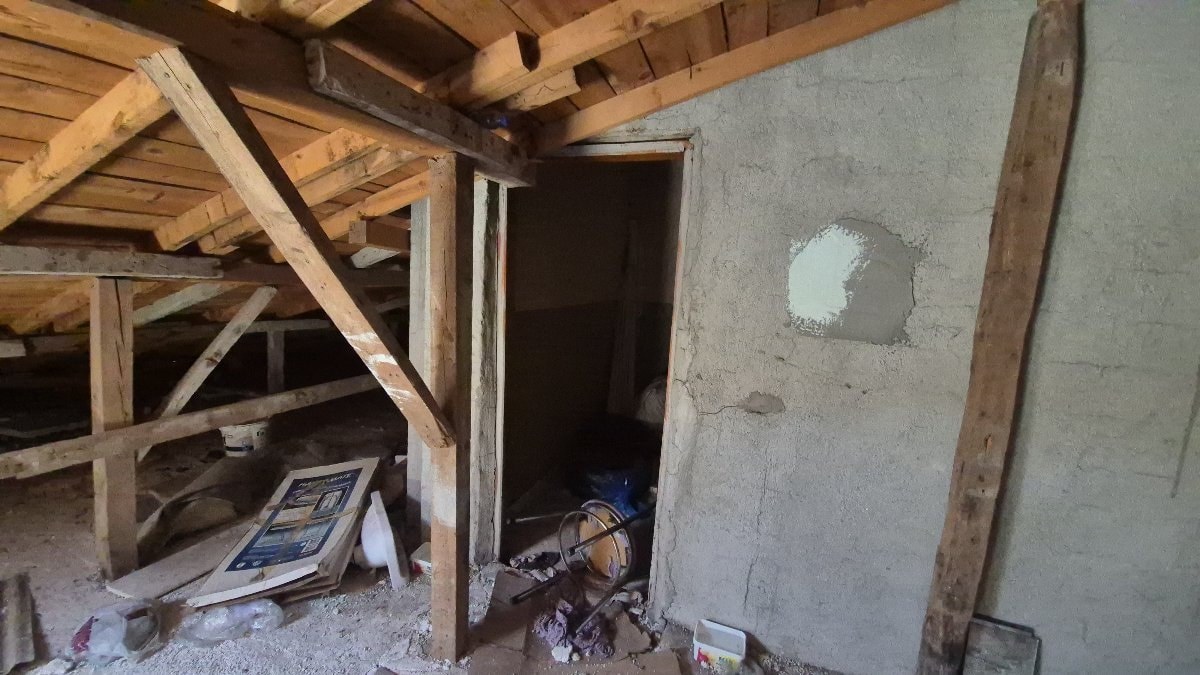 Eskişehir'de hırsızların hedefi bu kez apartmanın çatı kapısı oldu