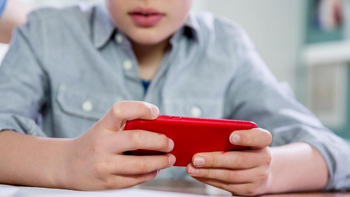 Fransa'da liselerde cep telefonu yasağı 1 Eylül'de başlıyor