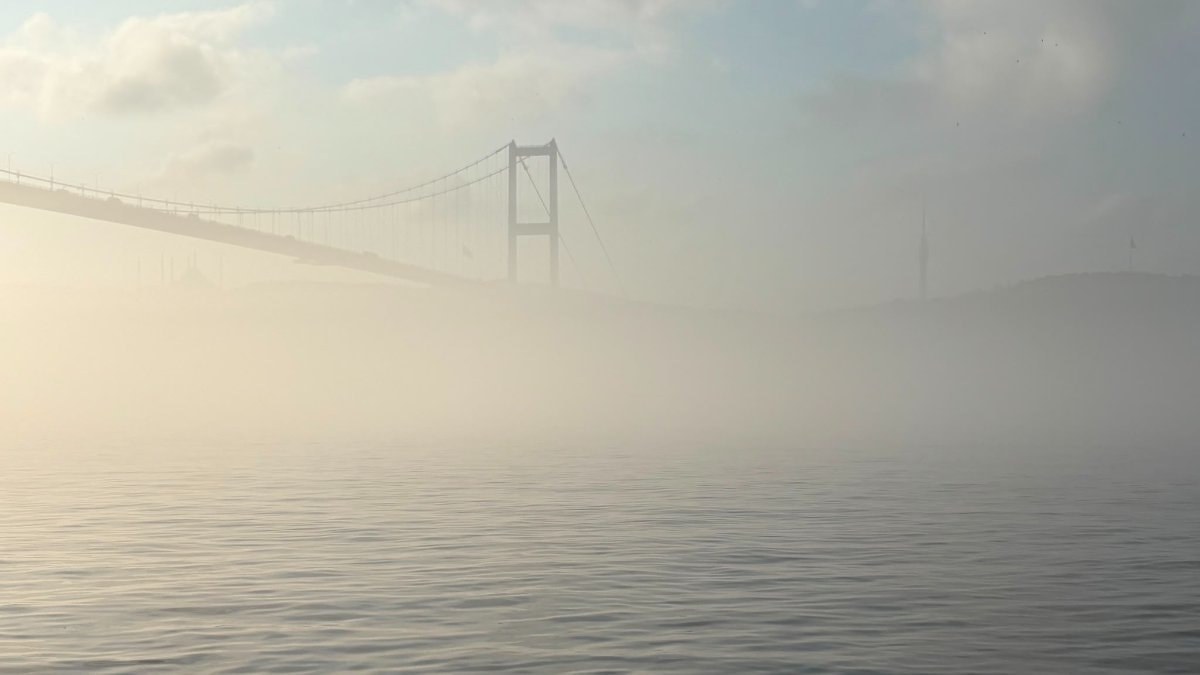 İstanbul Boğazı sisle kaplandı