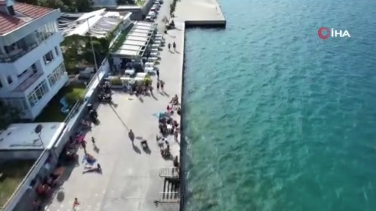 İstanbul’da sıcak havadan bunalanlar Kireçburnu Sahili’ne akın etti