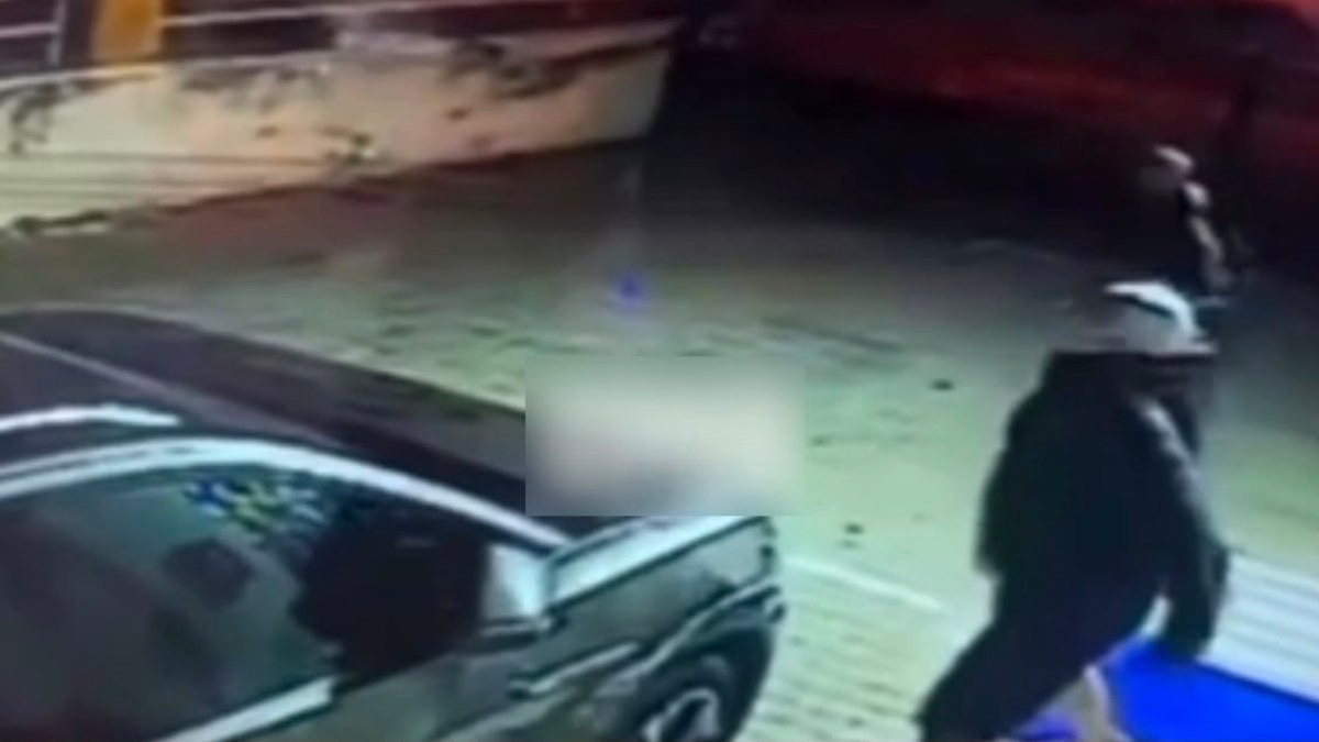 Mersin'de aracın camını taş atarak kıran şüpheli yakalandı