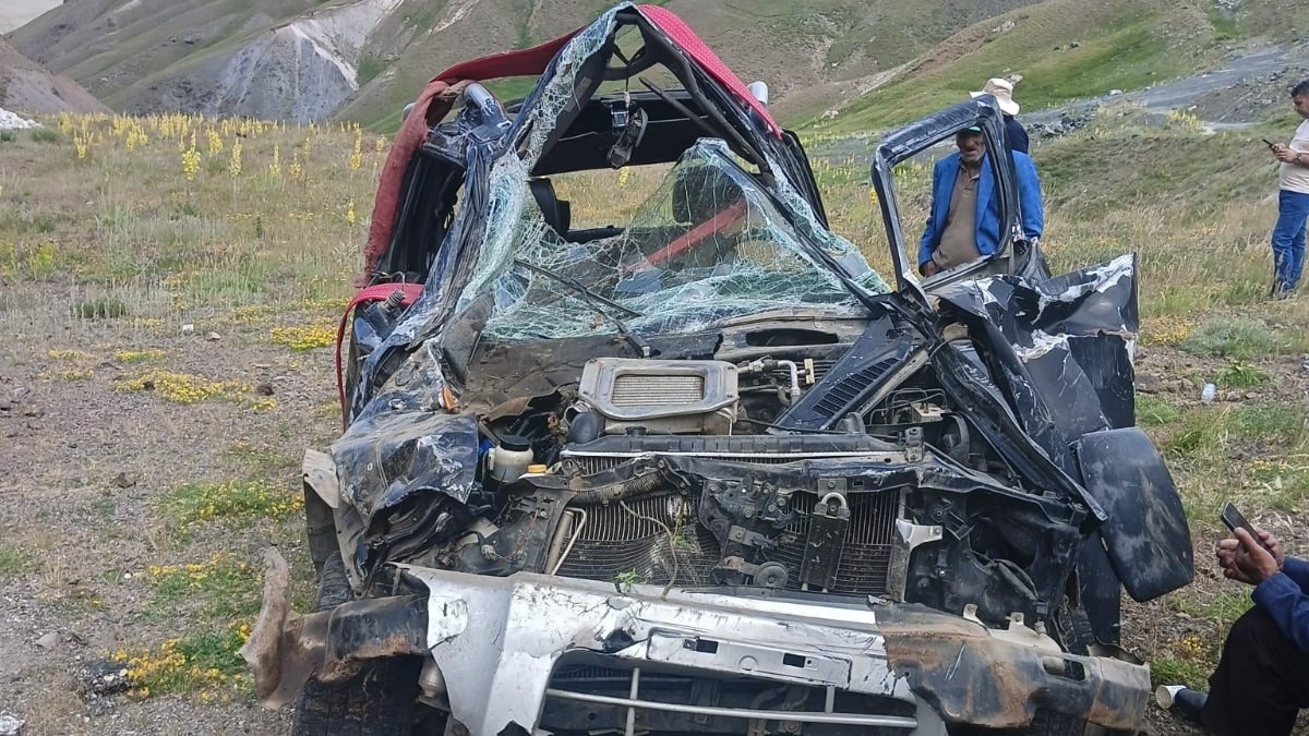 Palandöken Geçidi'nde otomobil, 150 metrelik uçuruma yuvarlandı