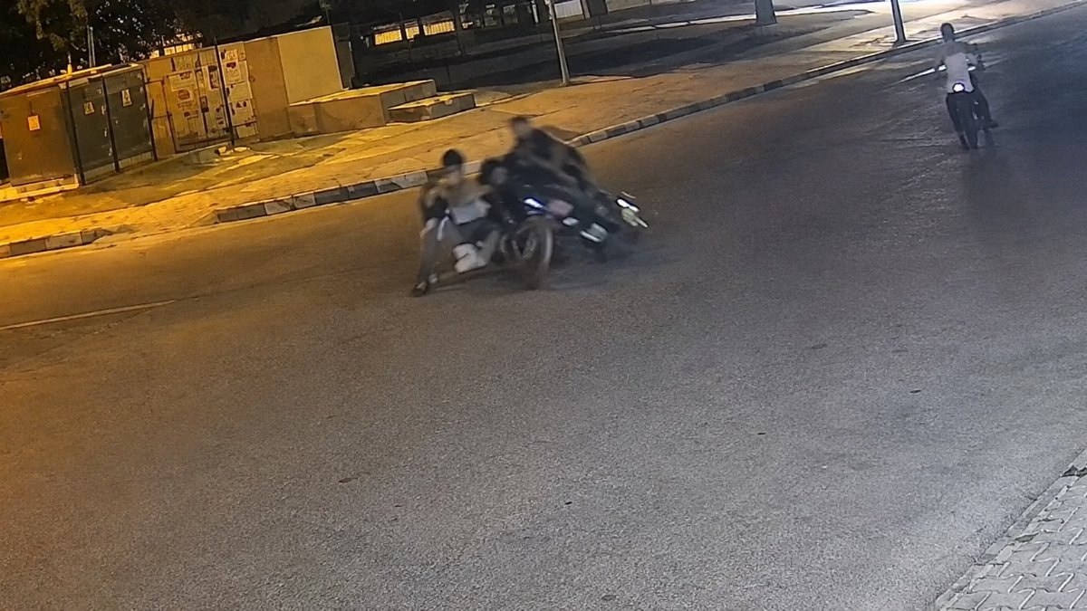 Şanlıurfa'da kaza yapan motosiklet alev aldı