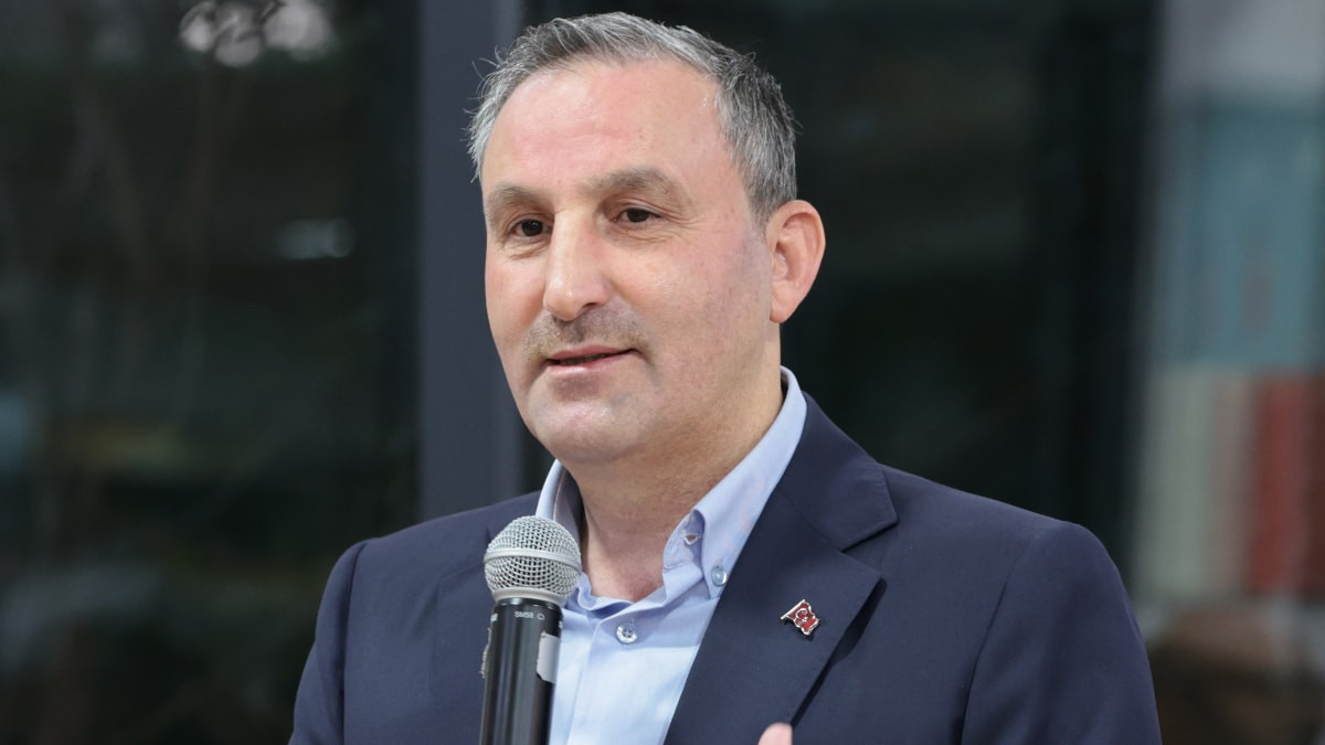 Sultanbeyli Belediyesi'nden üniversiteli gençlere müjde: Lisans ve önlisans kazananlara başarı ödülü