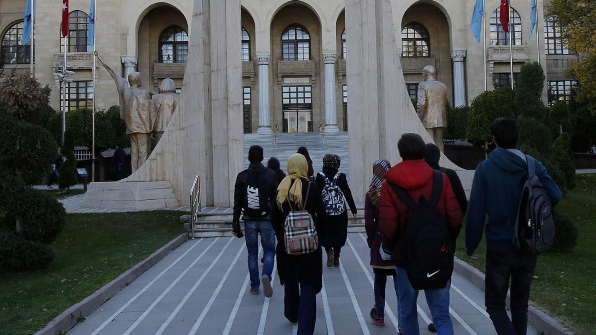 Yaklaşık 50 bin kişi tekrar üniversiteli oldu