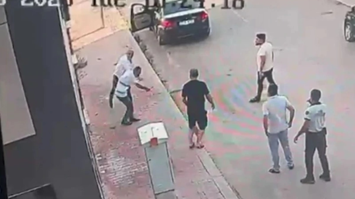 Yeni Partili vekili bıçakla yaralayan saldırgan emniyet güçlerine teslim oldu