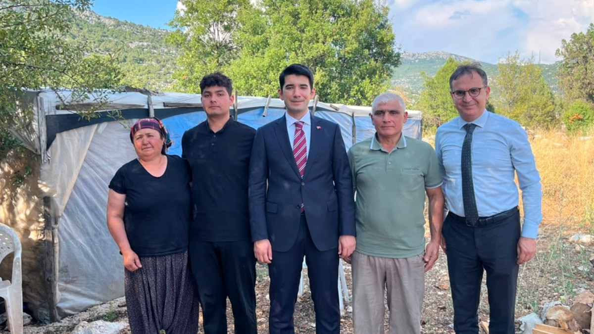 Antalya'da çadırda büyüyen orman işçisinin oğlu tıp kazandı