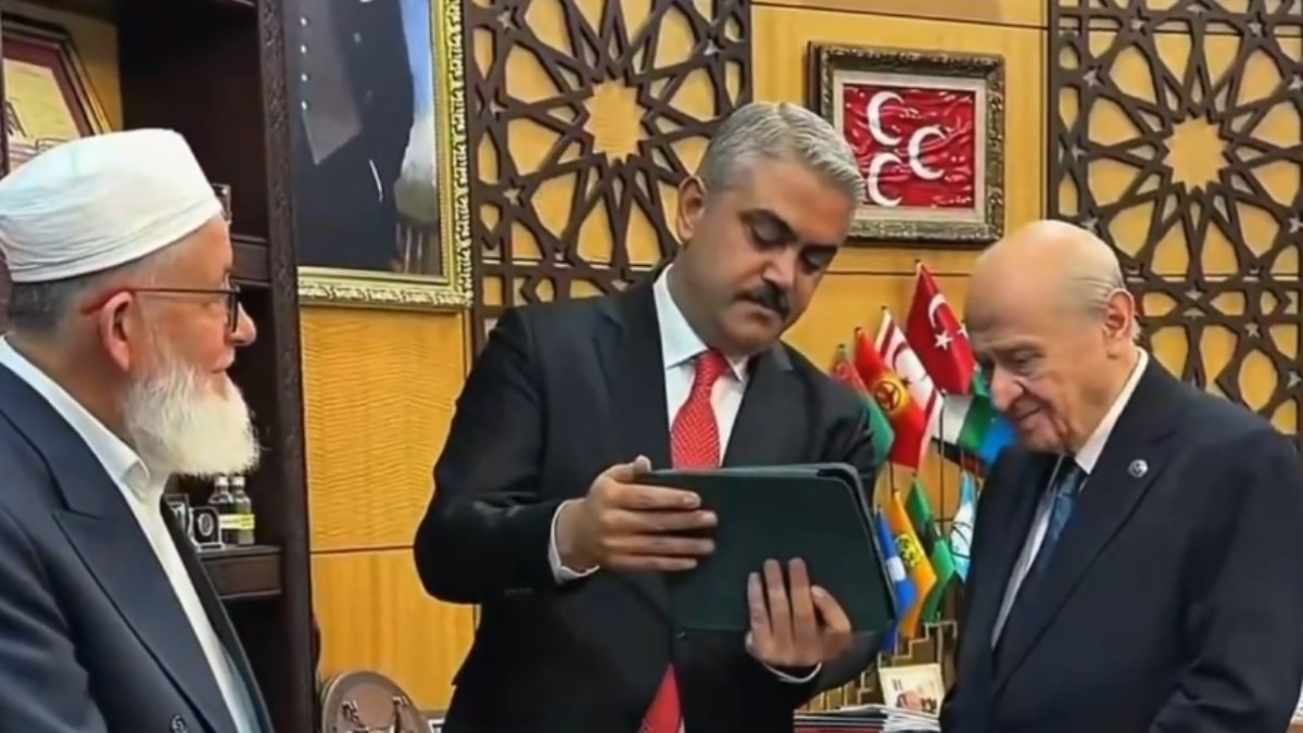 Ferdi Tayfur'un şarkısı Devlet Bahçeli'yi duygulandırdı