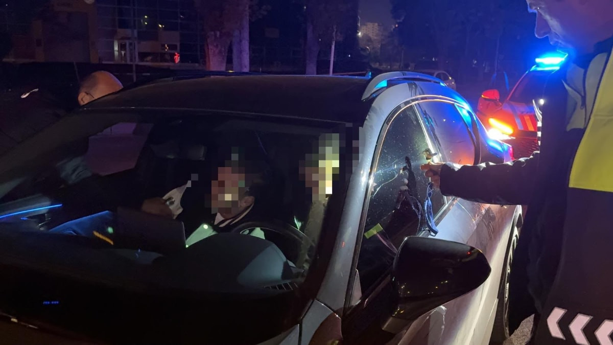 Kayseri'de kırmızı ışıkta bekleyen sürücü ve yolcu uyuyakaldı
