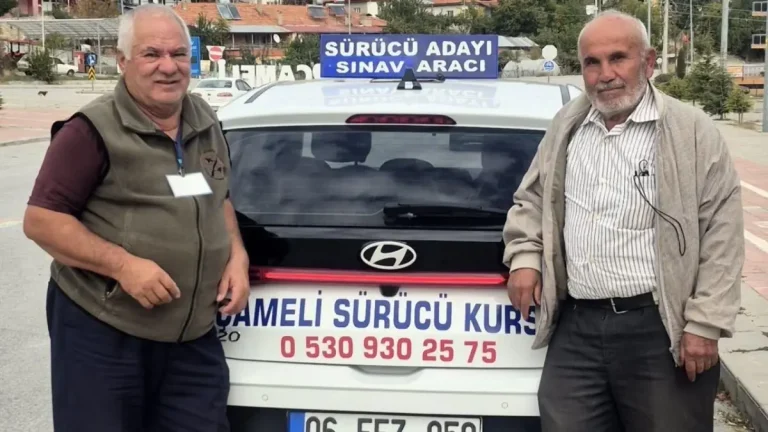 70 yaşında hem araba hem motosiklet ehliyeti aldı