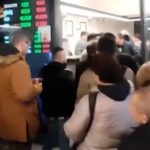 Altında yaşanan artış sonrası kuyumcularda uzun kuyruklar oluştu