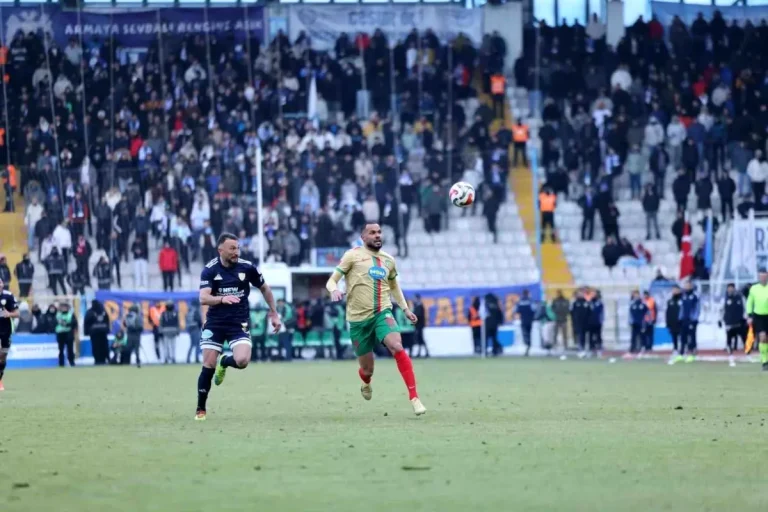 Amed Sportif Faaliyetler İki Oyuncusuyla Yollarını Ayırdı