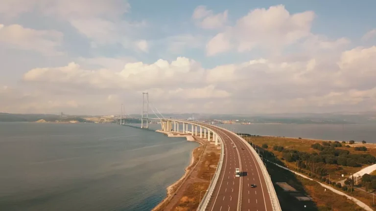 Bakan Uraloğlu: Bölünmüş yol uzunluğumuzu 30 bin 49 kilometreye ulaştırdık