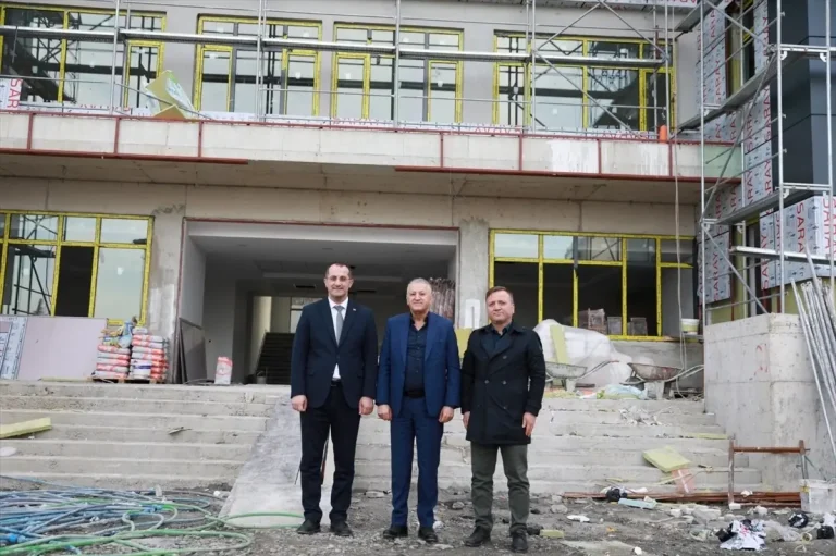 Başkan Ekim’den Okul İncelemesi