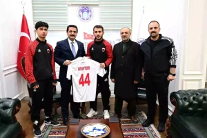 Battalgazi Belediyespor’un milli gururları Başkan Taşkın’ı ziyaret etti