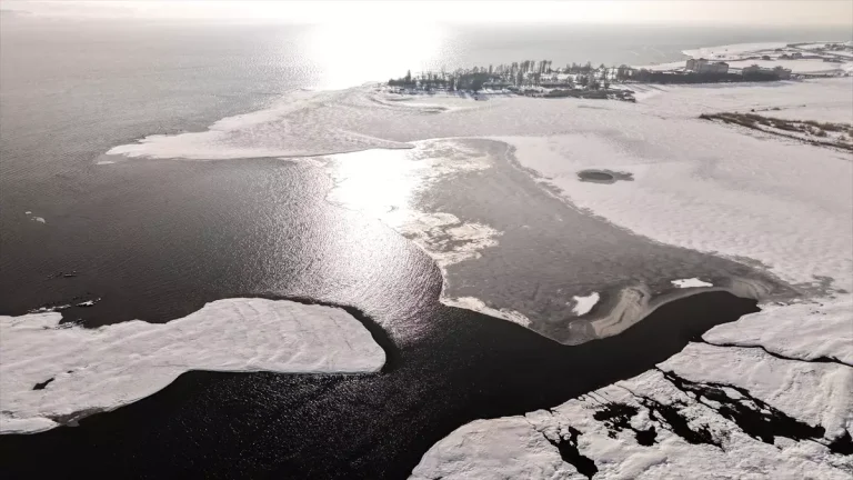 Bölgeyi Etkileyen Kar Yağışları Ulaşımı Kapatıyor