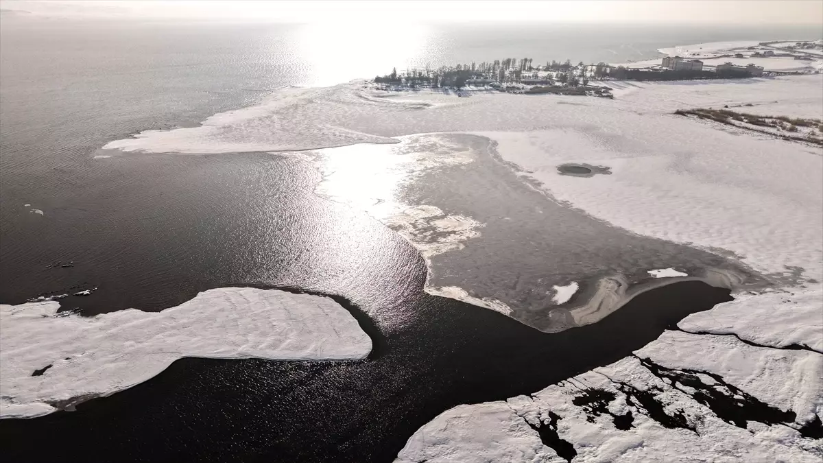 Bölgeyi Etkileyen Kar Yağışları Ulaşımı Kapatıyor