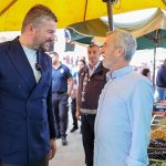 Buca Belediye Başkanı Görkem Duman, pazarcılarla kahvaltıda buluştu