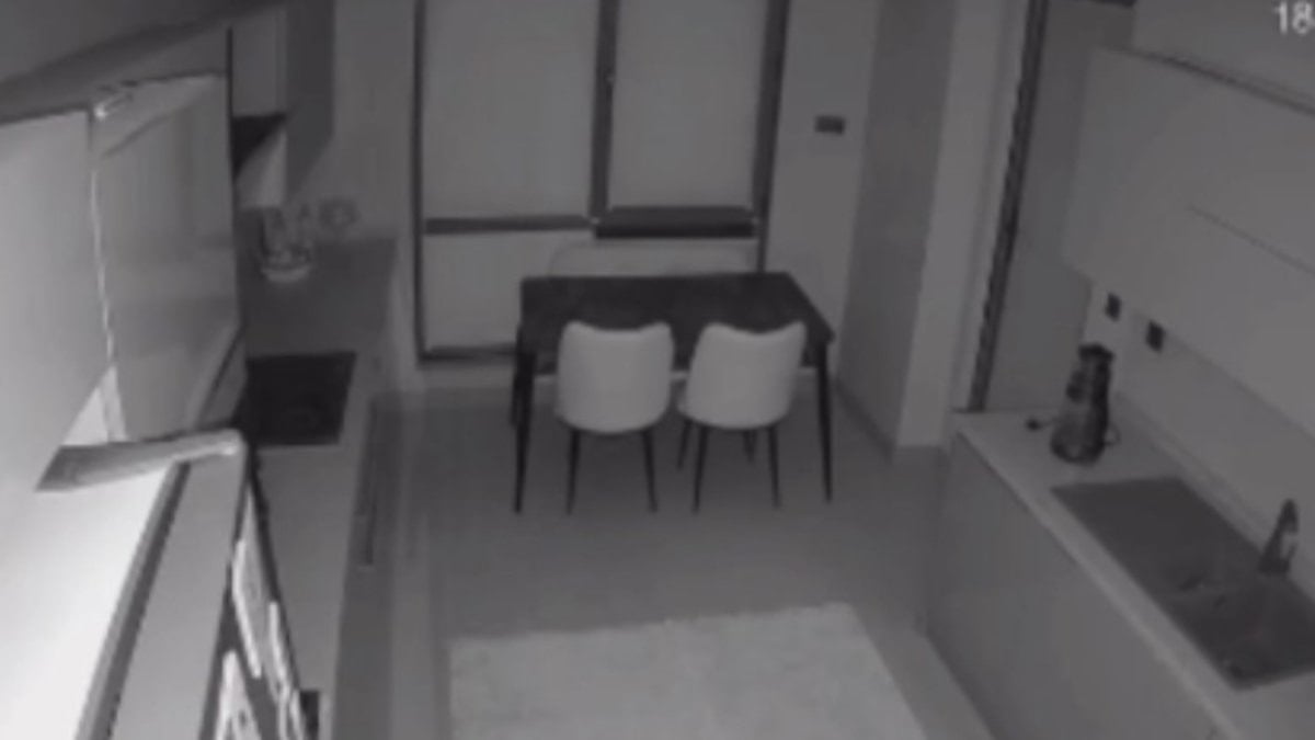 Bursa’da yeni teslim edilen binada mutfak tavanı çöktü