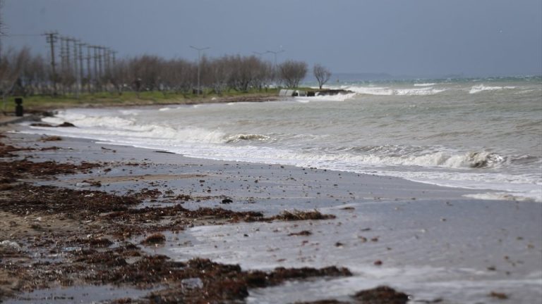 Çanakkale Boğazı transit gemi geçişlerine kapatıldı