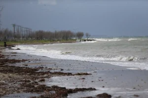 Çanakkale Boğazı’nda Fırtına, Gemi Geçişleri Durduruldu