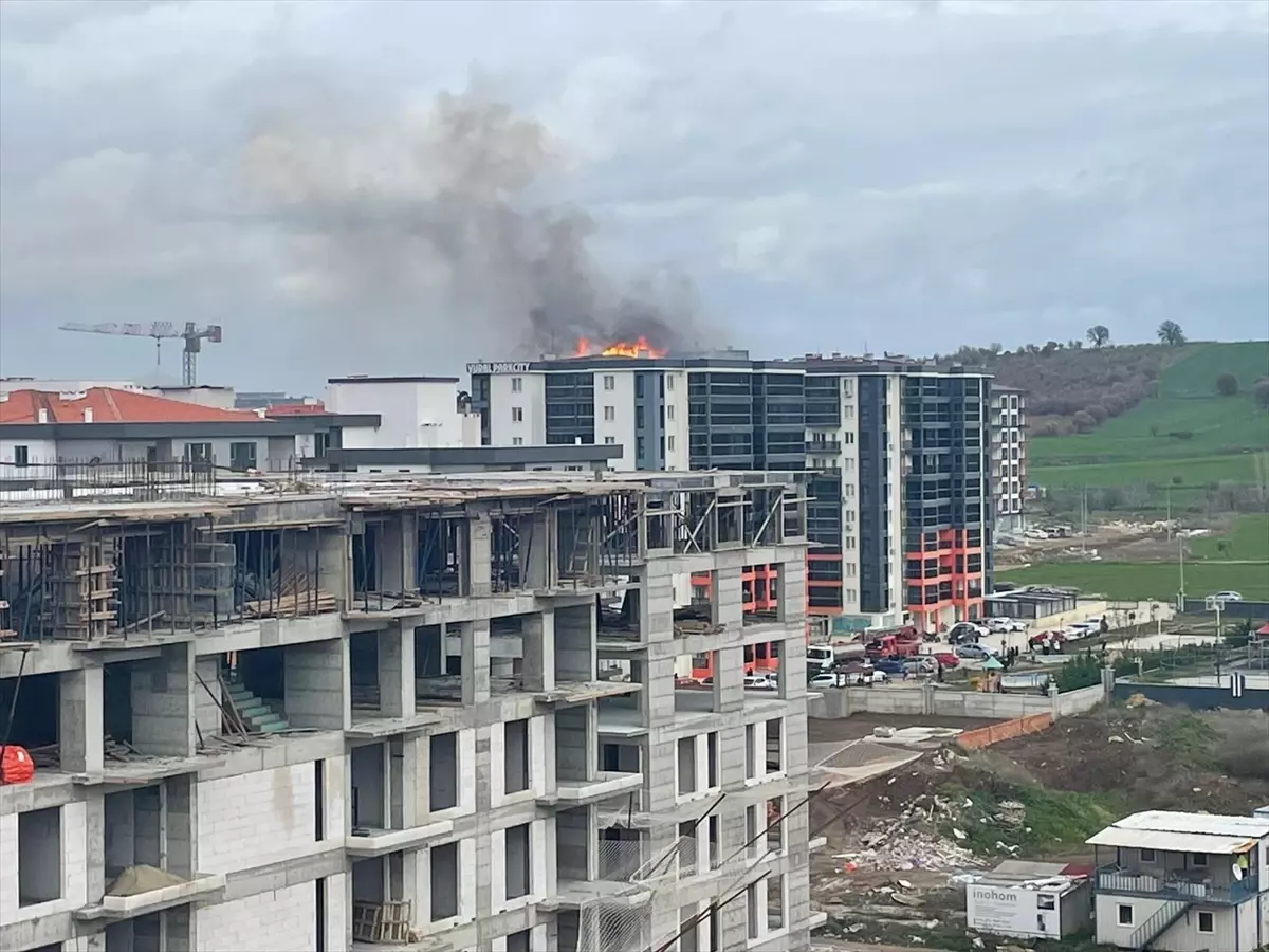 Çanakkale’de 9 Katlı Binada Yangın