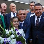 CHP Genel Başkanı Özgür Özel Antalya Büyükşehir Belediyesi’ni ziyaret etti