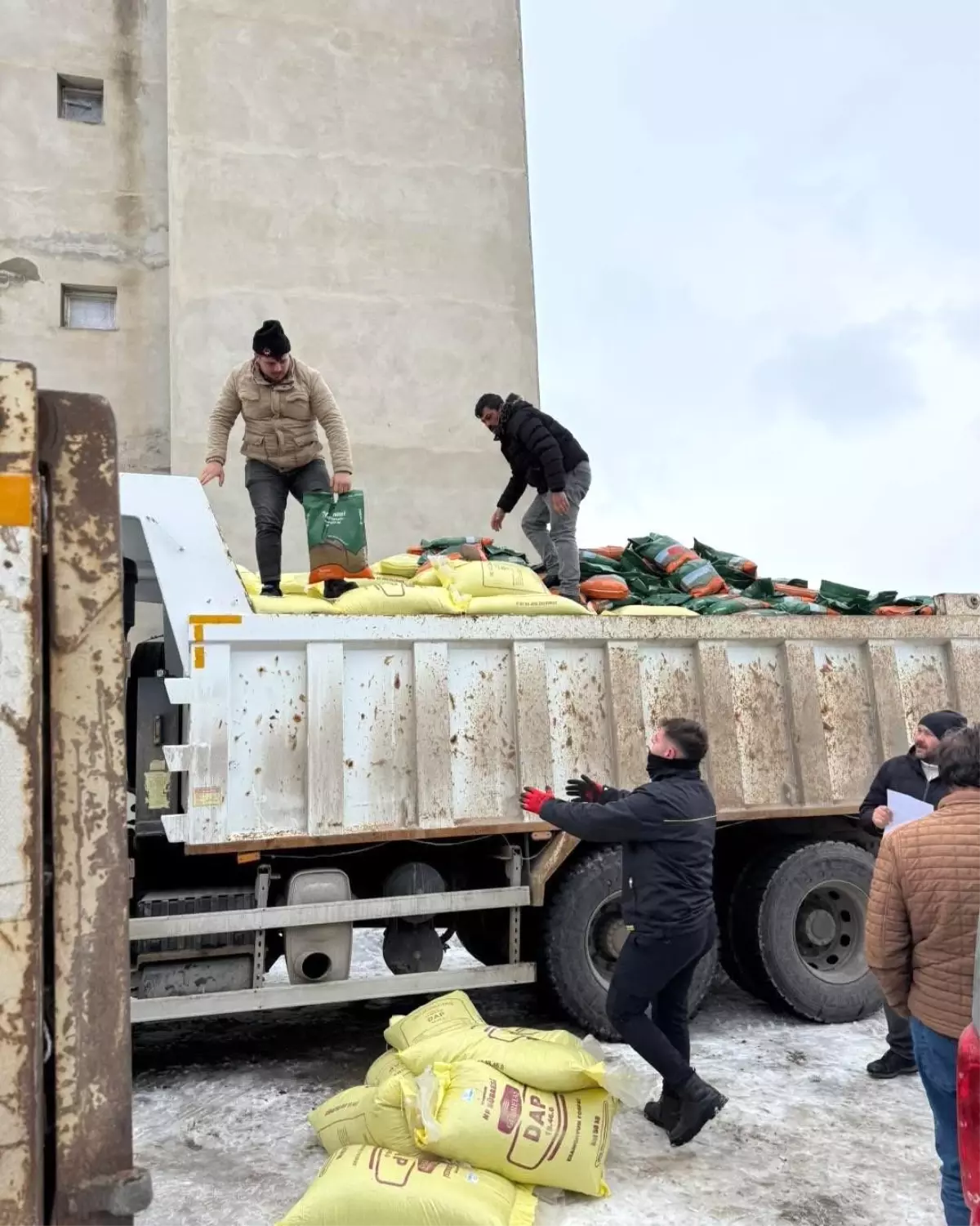 Demirözü’nde 210 çiftçiye tarımsal destek sağlandı