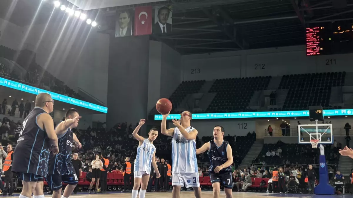 Down Sendromlu Sporculardan Farkındalık Maçı