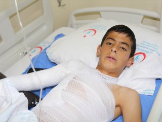 Elektrik akımına kapılan genç okula gideceği günü bekliyor