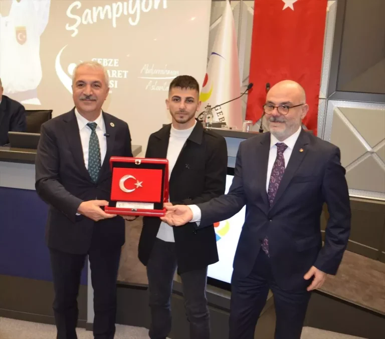 Eray Şamdan’a GTO’dan Plaket